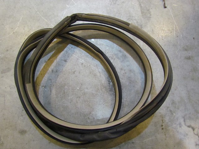 2007 Infiniti G35X Sedan AT Rear LH Drivers Door Seal On Body Tan