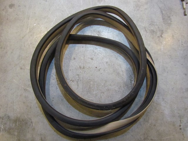 2007 Infiniti G35X Sedan AT Rear LH Drivers Door Seal On Body Tan