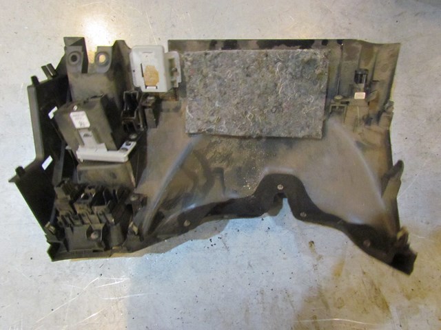 2007 Infiniti G35X Sedan AT LH Drivers Knee Bolster With Switches Minus Ignition