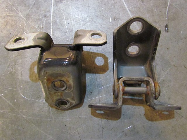 2007 Mazda MazdaSpeed 3 Front RH Passenger Door Hinge Set