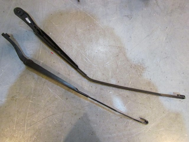 2007 Mazda MazdaSpeed 3 Front Wiper Arms