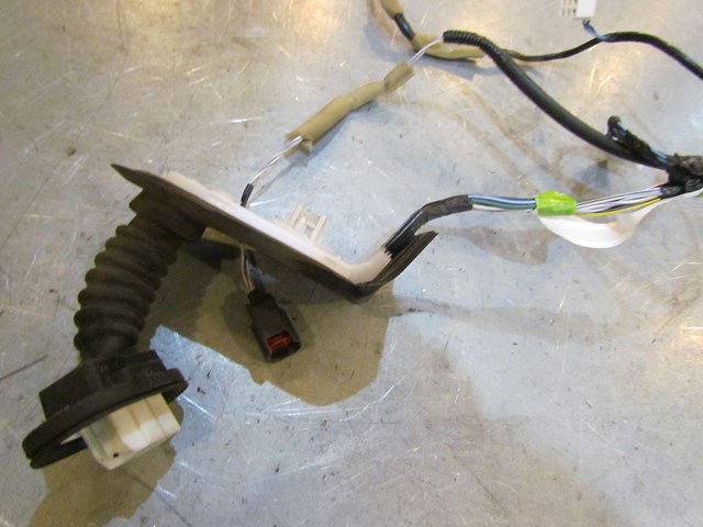 2007 Mazda MazdaSpeed 3 Rear RH Passenger Door Wiring B32H 67 220C