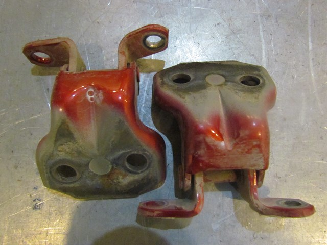 2003 Subaru Forester Front LH Drivers Door Hinge Set