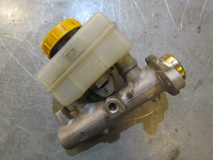 2004 Subaru Forester XT Turbo MT Brake Master Cylinder Assy