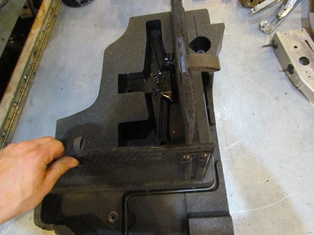 2004 Subaru Forester XT Turbo Rear LH Drivers Spare Tire Spacer W Tools