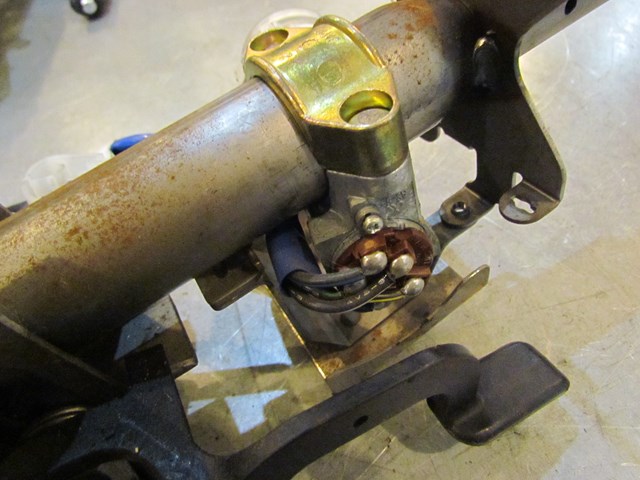 2004 Subaru Forester XT Turbo MT Steering Column Assy Minus Key