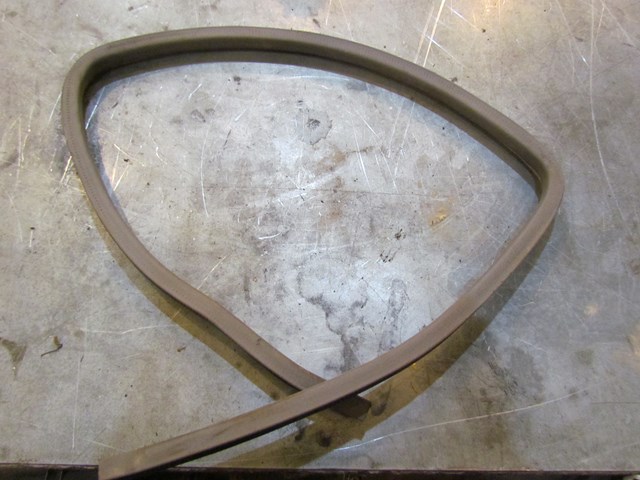 2004 Subaru Forester XT Turbo MT Rear RH Passenger Upper Door Window Seal