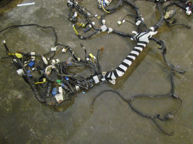 2004 Subaru Forester XT Turbo MT Interior Bulkhead Wiring Harness 81412SA200