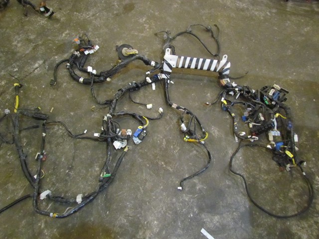 2004 Subaru Forester XT Turbo MT Interior Bulkhead Wiring Harness 81412SA200