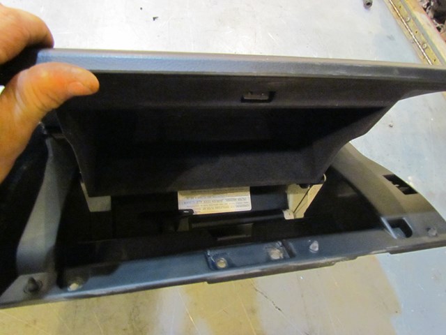 2003 Infiniti G35 Coupe RH Lower Glove Box Assy 68108 AM601
