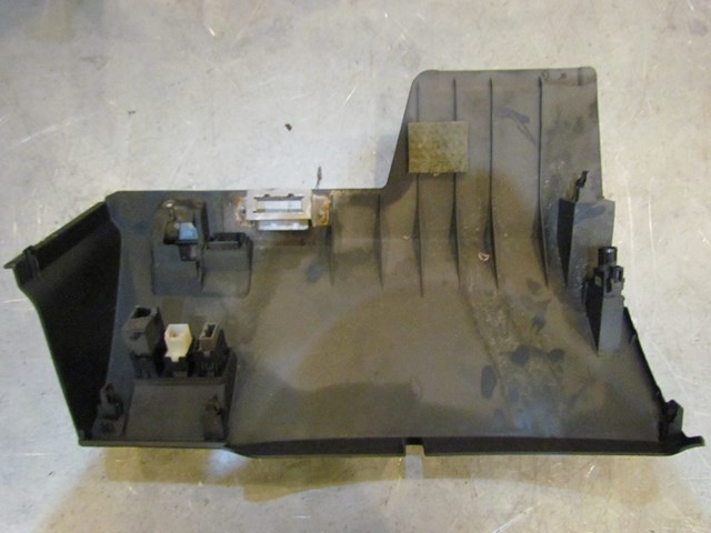 2003 Infiniti G35 Coupe LH Drivers Knee Bolster 68106 AM601