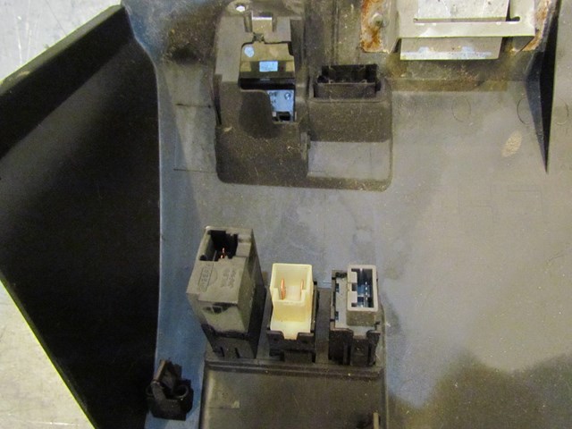 2003 Infiniti G35 Coupe LH Drivers Knee Bolster 68106 AM601