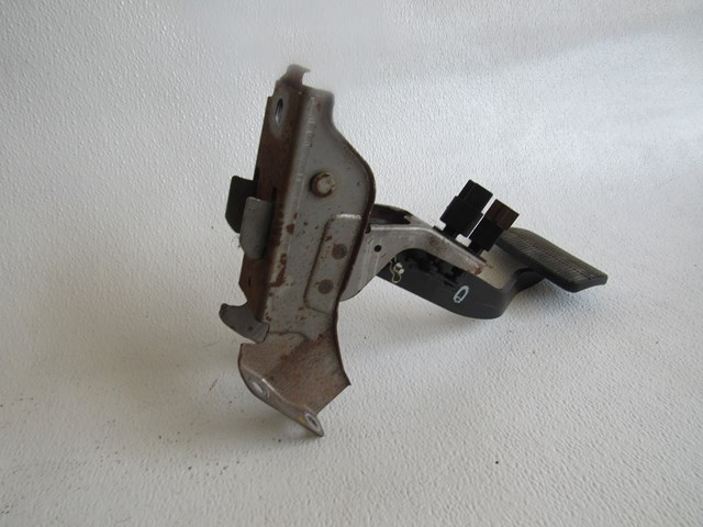 2003 Infiniti G35 Coupe AT Brake Pedal Assy