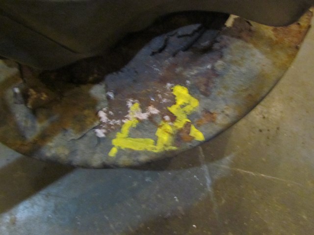 2003 Infiniti G35 Coupe Rear LH Drivers Spindle Assy With Strut Shield Rusted