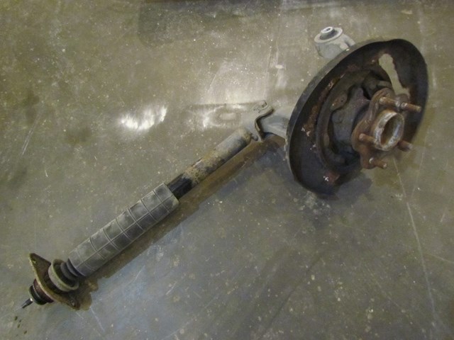 2003 Infiniti G35 Coupe Rear LH Drivers Spindle Assy With Strut Shield Rusted