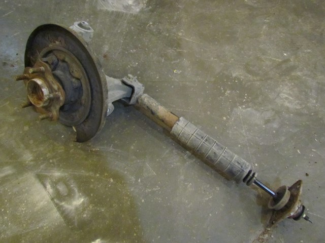 2003 Infiniti G35 Coupe Rear Rh Passenger Spindle Assy With Strut Shield Rusted