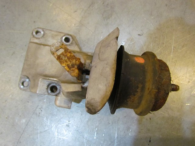 2003 Infiniti G35 Coupe AT Front RH Passenger Engine Mount Assy