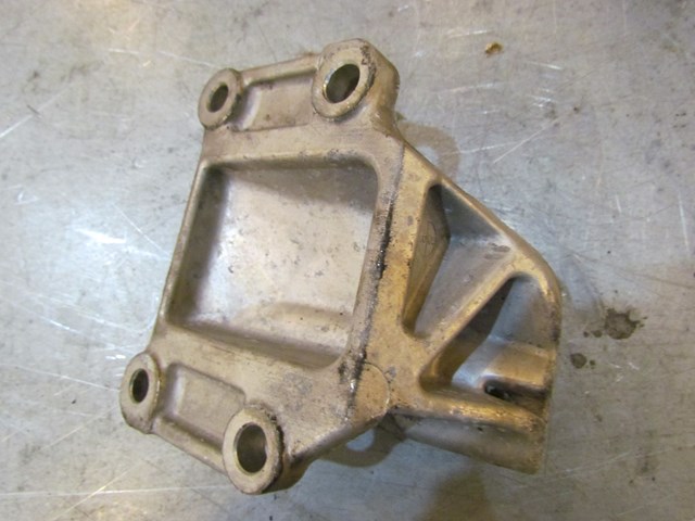 2003 Infiniti G35 Coupe LH Drivers Engine Mount On Engine