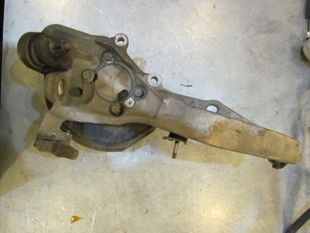 2003 Infiniti G35 Coupe AT Front RH Passenger Spindle Assy