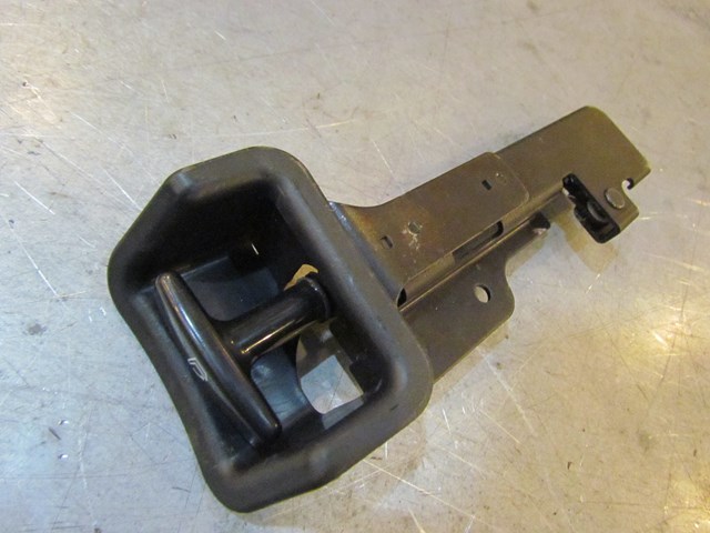 2003 Infiniti G35 Coupe Rear Seat Fold Release