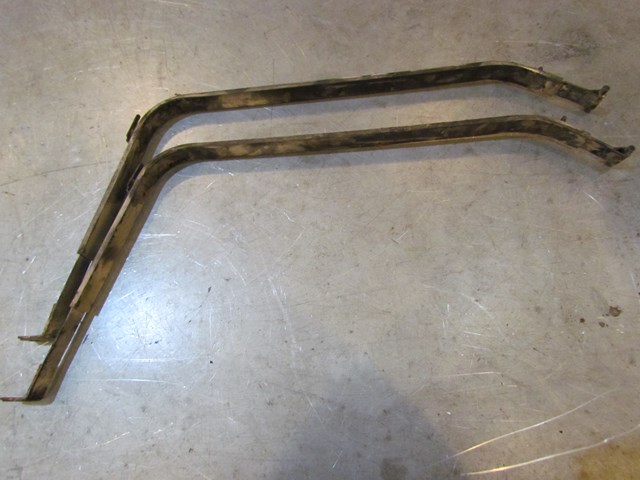 2003 Infiniti G35 Coupe Fuel Tank Straps