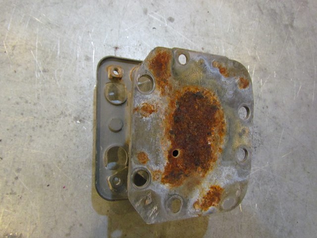 2003 Infinti G35 Coupe AT Rear RH Passenger Bumper Reinforcement Mount