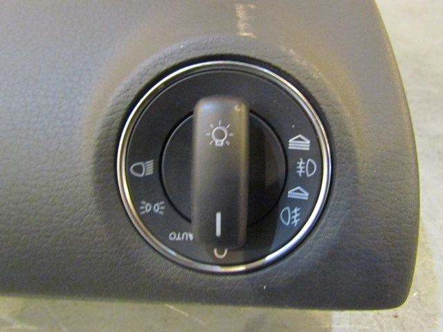 2004 Audi A8L Front LH Drivers Knee Bolster Assy W Air Bag