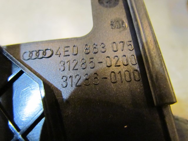 2004 Audi A8L Center Console Tray with Cell Phone Module 4E0 863 075