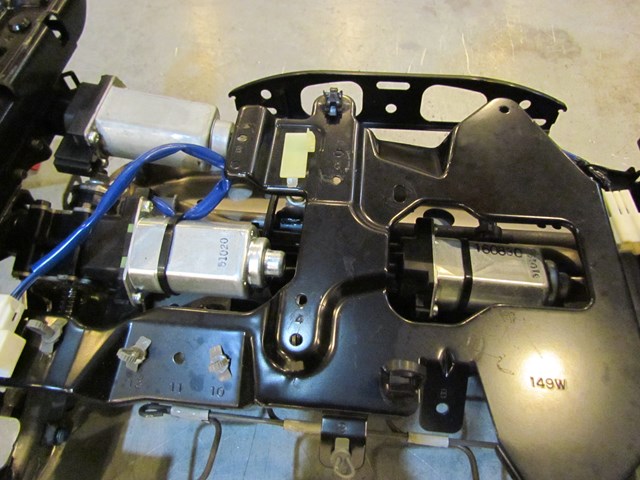 2007 Infiniti G35x Sedan AT Front RH Passenger Seat Base PARTS ONLY