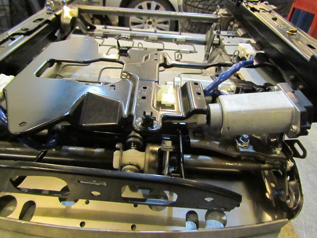 2007 Infiniti G35x Sedan AT Front RH Passenger Seat Base PARTS ONLY