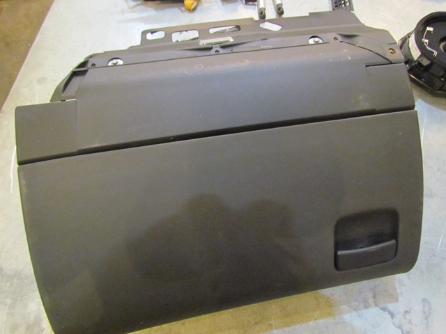 2004 Audi A8L Glove Box And CD Changer Assy