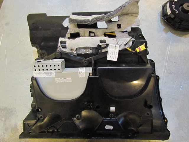 2004 Audi A8L Glove Box And CD Changer Assy