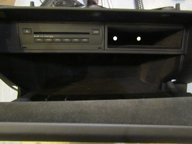 2004 Audi A8L Glove Box And CD Changer Assy
