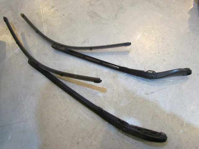 2004 Audi A8L Windshield Wiper Arms Set