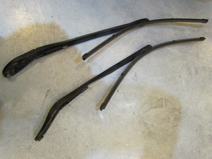 2004 Audi A8L Windshield Wiper Arms Set