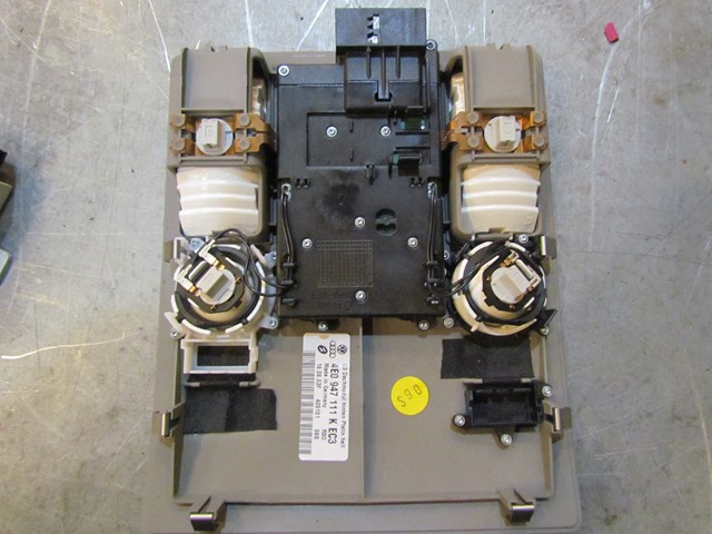 2004 Audi A8L Rear Dome Light Assy 4E0 947 111