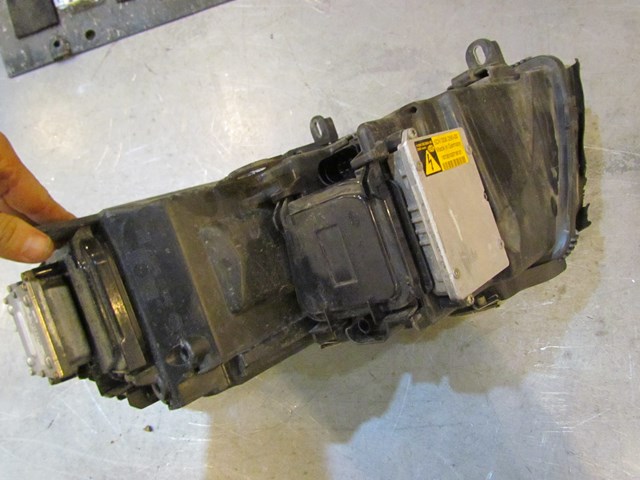 2004 Audi A8L RH Passenger Headlight OEM