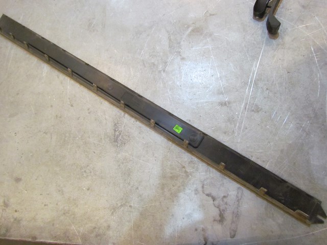 2004 Audi A8L Front RH Passenger Door Sill Kick Plate 4E0 853 986B