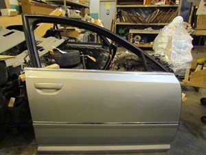 2004 Audi A8L Front Rh Passenger Door Shell See Pics