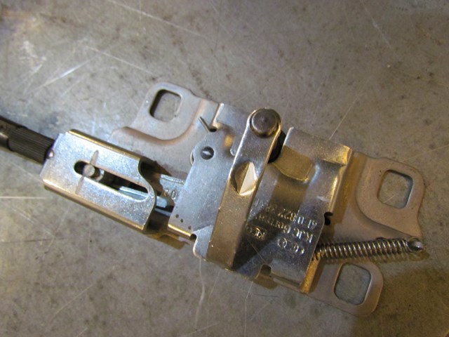 2004 Audi A8L Trunk Latch Lock Stricker Catcher Assy 4E0 827 333