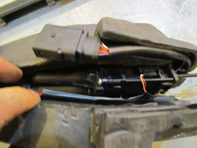 2004 Audi A8L Trunk Latch Lock Stricker Catcher Assy 4E0 827 333