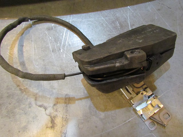 2004 Audi A8L Trunk Latch Lock Stricker Catcher Assy 4E0 827 333