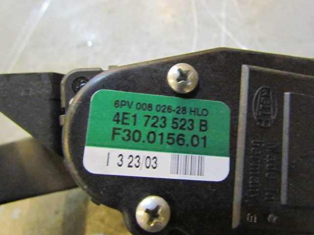 2004 Audi A8L Gas Accelerator Pedal 4E1 723 523