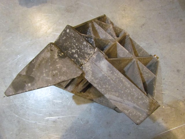 2004 Audi A8L Power Steering Pump Bracket 077 260 885