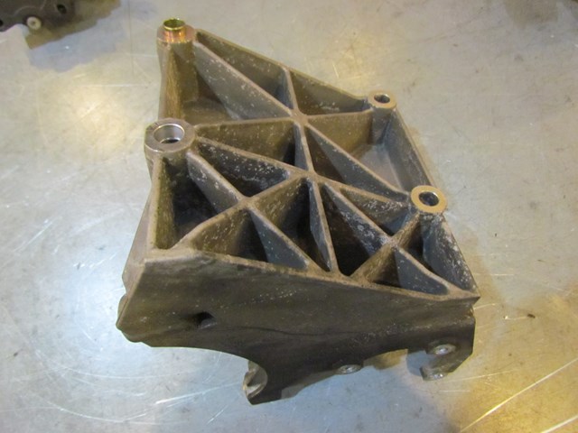 2004 Audi A8L Power Steering Pump Bracket 077 260 885