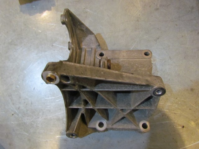 2004 Audi A8L Power Steering Pump Bracket 077 260 885