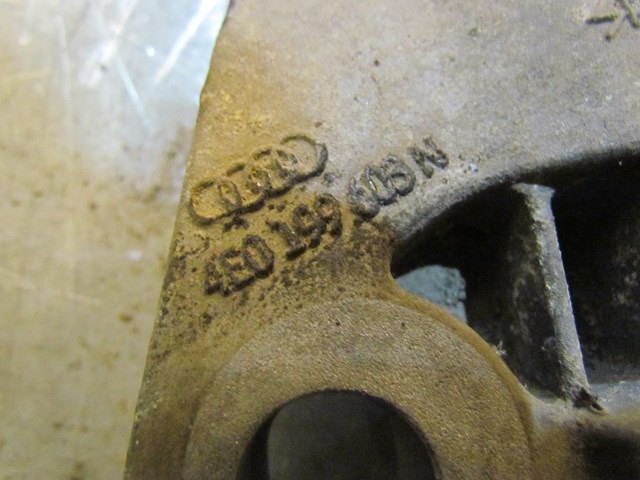 2004 Audi A8L Front RH Passenger Engine Mount Bracket F RH Not Main