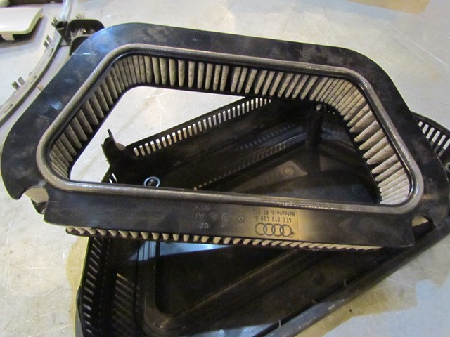 2004 Audi A8L Cabin Filter Housing And Filter 4E0 819 979