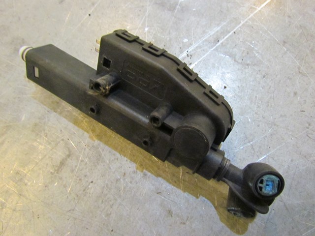 2004 Audi A8 Right Passenger Headlight Washer Pump Damaged OEM 4E0955966