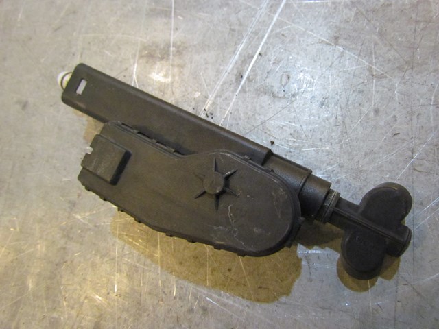 2004 Audi A8 Right Passenger Headlight Washer Pump Damaged OEM 4E0955966